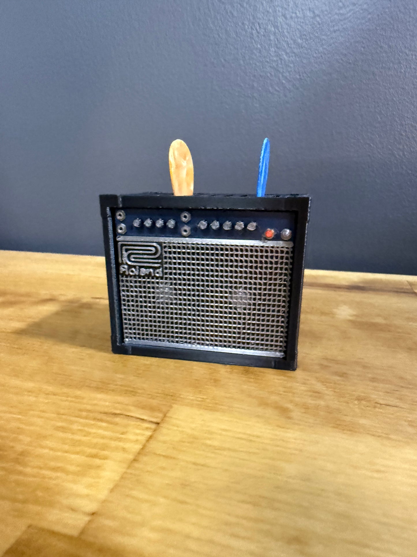 Mini Guitar Amp Pick Holder β 3D Printed, Fits 11 Picks, Perfect Gift for Guitarists!