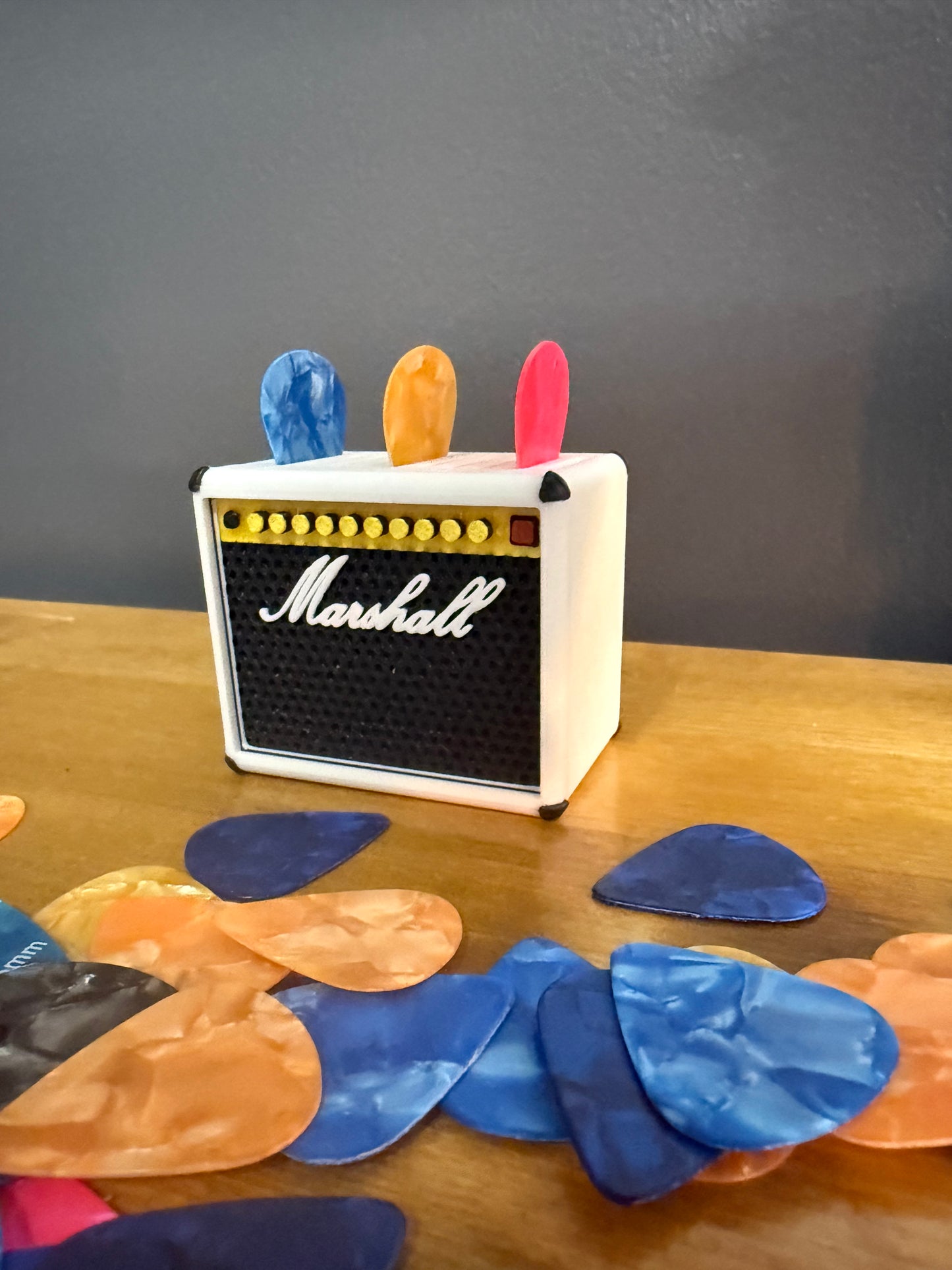Mini Guitar Amp Pick Holder – 3D Printed, Fits 11 Picks, Perfect Gift for Guitarists!